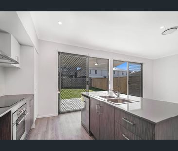 TERRACE HOME IN CAPESTONE WITH DUCTED AIR CONDITIONING - Photo 3