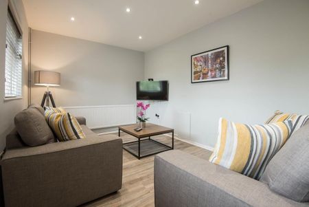 4 bedroom semi-detached house to rent - Photo 2