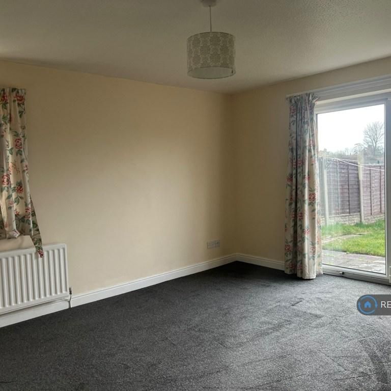2 bedroom end of terrace house to rent - Photo 1