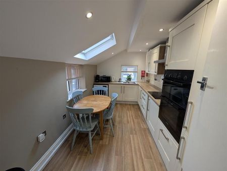 2 bedroom semi-detached house to rent - Photo 5