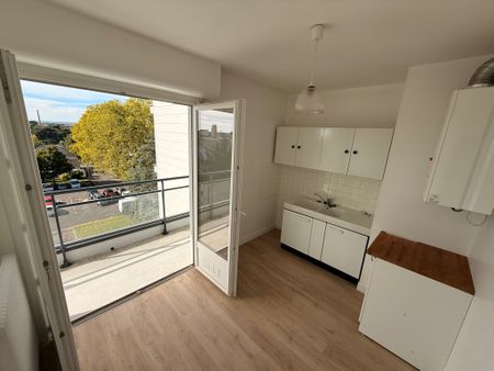 Location Appartement 2 pièces 50m² CHATELLERAULT 86100 - Photo 4