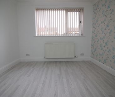 2 Bedroom Ground Floor Flat - Photo 4