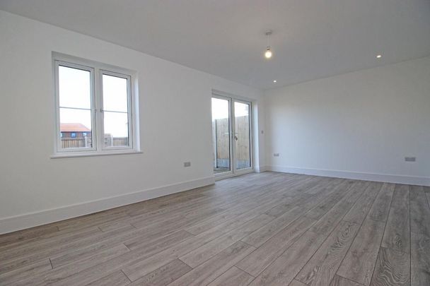 3 bedroom end of terrace house to rent - Photo 1