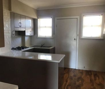 Neat & Tidy 2-3 Bedroom Home - Photo 6