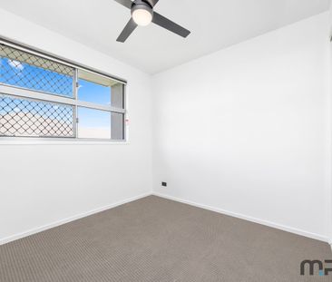 27 Mataranka Circuit, Nikenbah, Qld 4655 - Photo 6