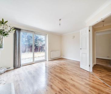 4 bedroom detached house to rent - Photo 2