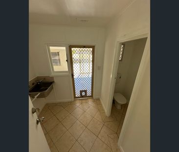 10 Brathwaite Road, Lockridge, WA 6054 - Photo 4