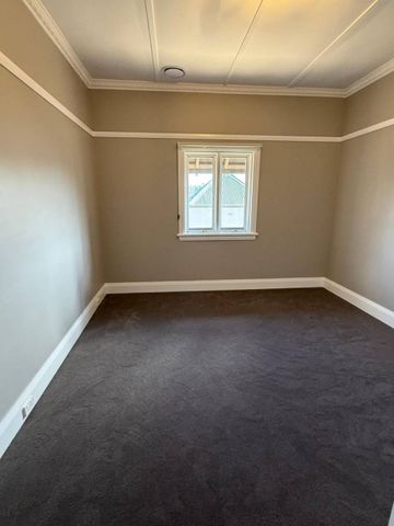 BEAUTIFULLY RENOVATED - 4 BEDROOMS - Photo 4