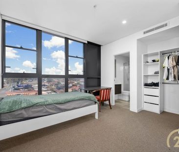 Spacious Modern 2 Bedroom Apartment in Prime Liverpool CBD Location! - Photo 2