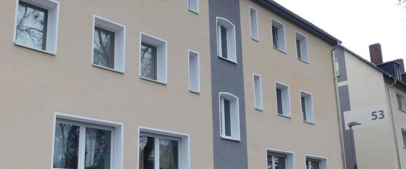 Geräumige, frisch renovierte 2-Zi.-Whg. mit großem Balkon in sehr zentraler Lage - Photo 1