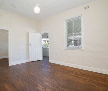 2 Whiteman Street, Waratah NSW 2298 - House For Rent | Domain - Photo 1