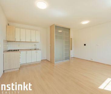 Pronájem bytu 1+kk a garsoniéry 37 m², Mezi Domy, Jesenice - Фото 1