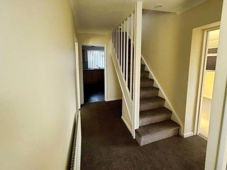 3 bedroom semi-detached house to rent - Photo 4