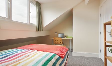 Spacious 5 bedroom property - Photo 2