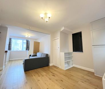 Semi Detached House - Photo 2