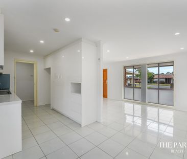 Single Level Residence in Prime Location! - Photo 3