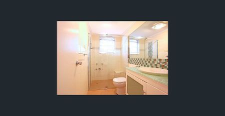 Security one bedroom with courtyard - Photo 2