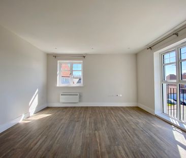 Emerald Avenue, Fleet, Hampshire, GU51 - Photo 2