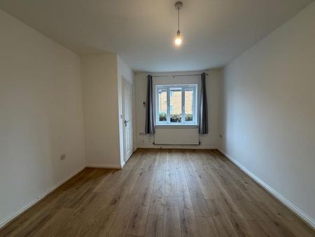 2 bedroom end of terrace house to rent - Photo 2