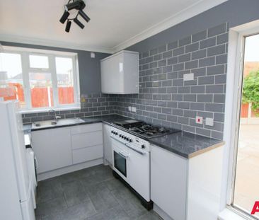 3 bedroom semi-detached house to rent - Photo 6