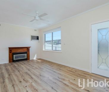 GREAT HOME, GREAT LOCATION! - Photo 1