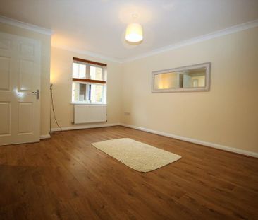 4 bedroom end of terrace house to rent - Photo 4