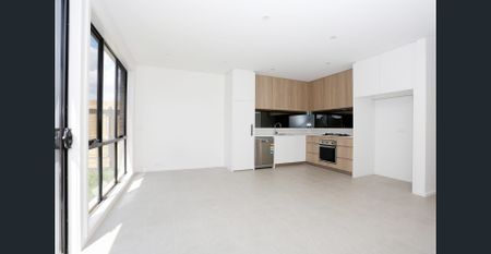 Break lease: Luxury three bed townhouse living. - Photo 5