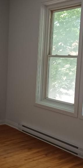 METRO PIE-1X GRAND 5 1/2 LIBRE +STATIONNEMENT - Photo 1