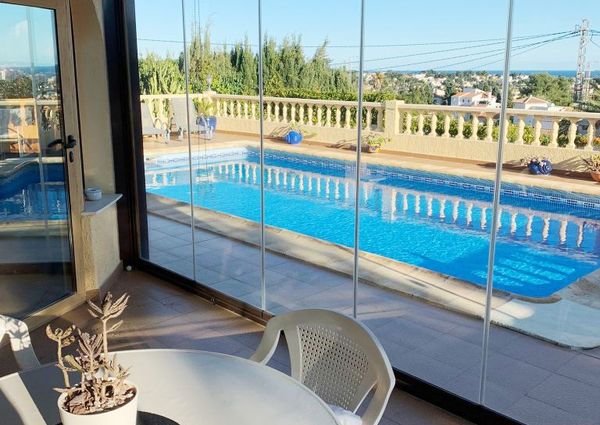 Villa for rent with 3 bedrooms and pool in Calpe for the winter season.