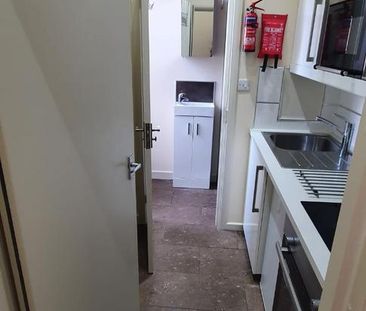 Studio to rent - Photo 5