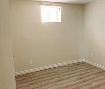 For Lease - 38 Grover Hill Bsmt Avenue, Richmond Hill, Ontario - Photo 6