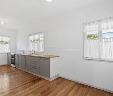 Charming 3-Bedroom Cottage on a Corner Block in Booval - Photo 5