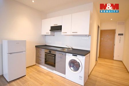 Pronájem bytu 1+kk a garsoniéry 37 m², Jana Masaryka 1354, Hradec Králové - Photo 2