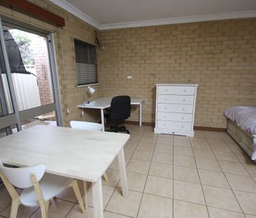 6-bedroom shared house / townhouse, Clairville Road - Photo 2