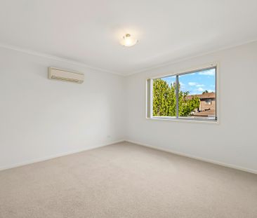 Well Maintained Home Close To School and Shops - Photo 2