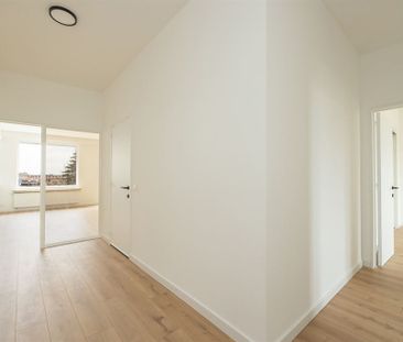 Gerenoveerd, ruim 3-slpk-appartement met zuidgericht terras in hart... - Photo 5
