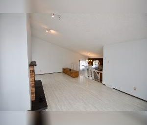 3 Bed 1.5 Bath Suite Single Garage Central Edmonton - Photo 5