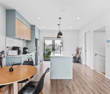 Modern 4-Bedroom Home for Rent in West Harbour - Photo 2