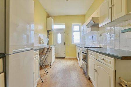 3 bedroom Student Maisonette to rent in Claremont Road, Newcastle Upon Tyne - Photo 2