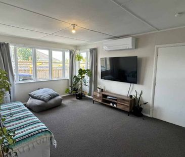 Tidy Three Bedroom Family Home - Photo 2