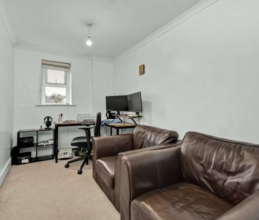 This delightful two bedroom apartment offers a rare opportunity to ... - Photo 1