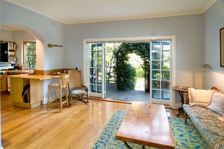 Leafy Private Sanctuary in the Heart of Toorak (6-month lease) - Photo 2