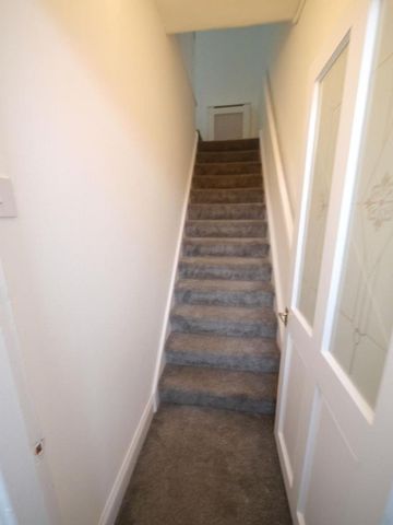 3 bedroom flat to rent - Photo 3