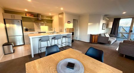 Sun drenched fully furnished 3 bedroom townhouse in quiet location! - Photo 2