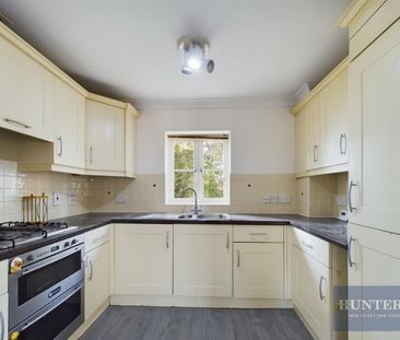 2 bedroom Flat To Let - Photo 4