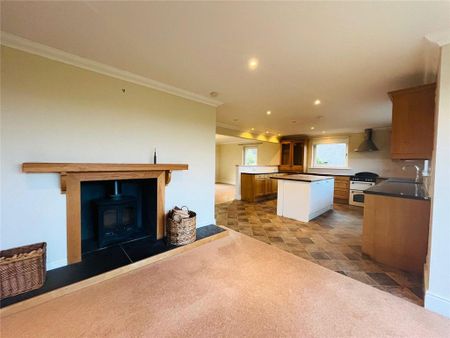 5 bedroom detached house to rent - Photo 2