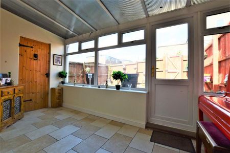 3 bedroom terraced house to rent - Photo 5