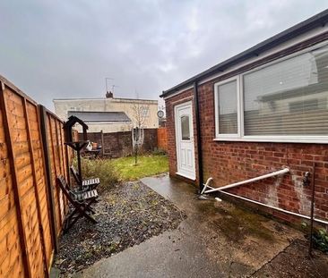 2 bedroom semi-detached house to rent - Photo 6
