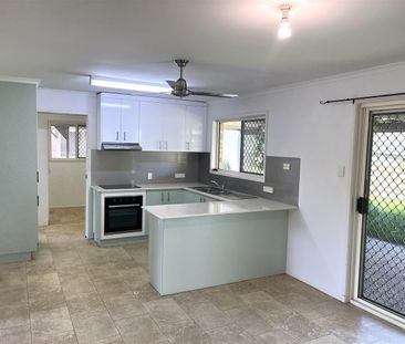 Lowset 3 Bedroom Brick Home with Rumpus - Photo 5