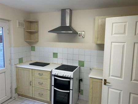 2 bedroom maisonette to rent - Photo 2